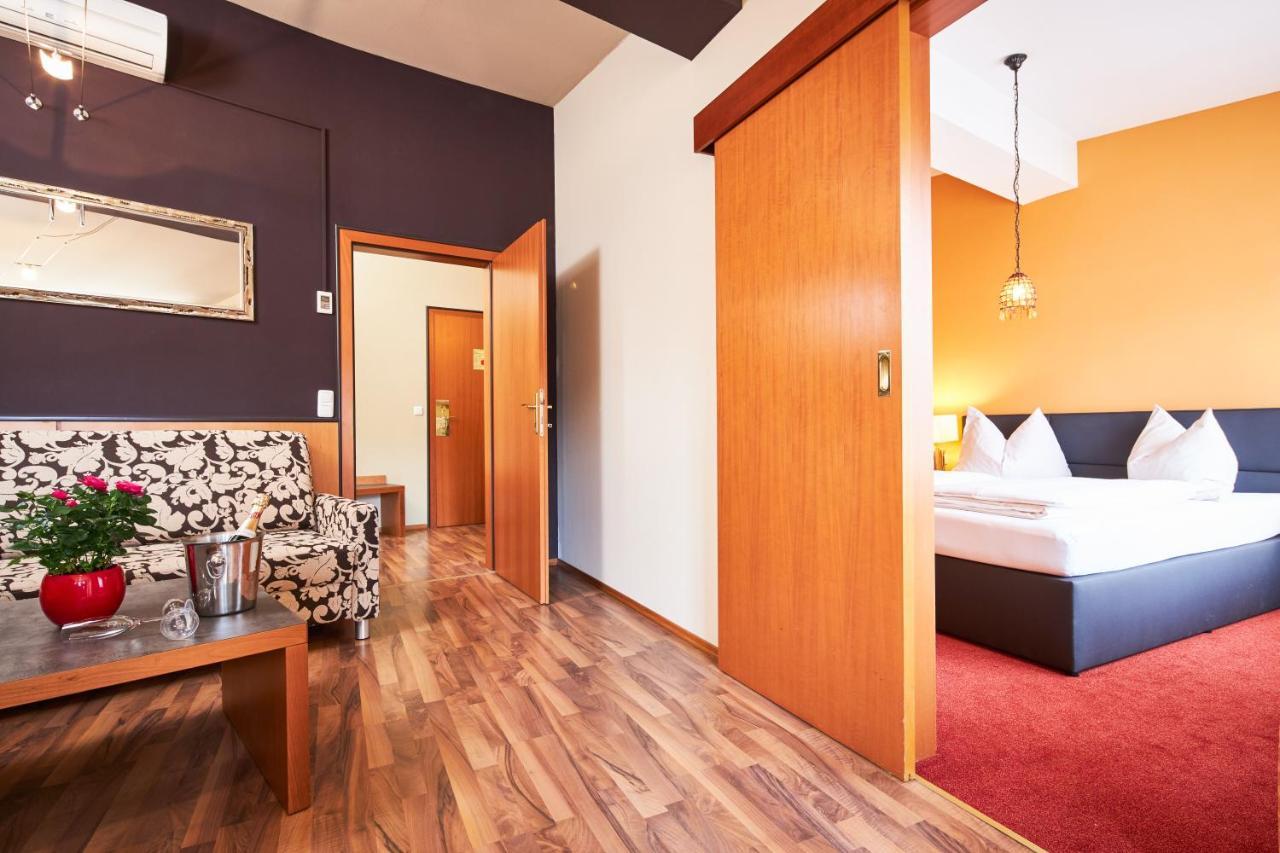 Hotel Landskron บรุคอันเดอร์มัวร์ ภายนอก รูปภาพ